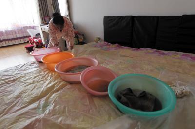 永安楼上漏水，住户失联，小区没物管，业主维权难！律师来支招……